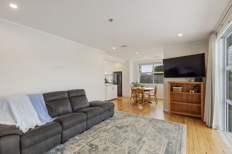 Photo of property in 15 Tarahua Road, Vogeltown, New Plymouth, 4310