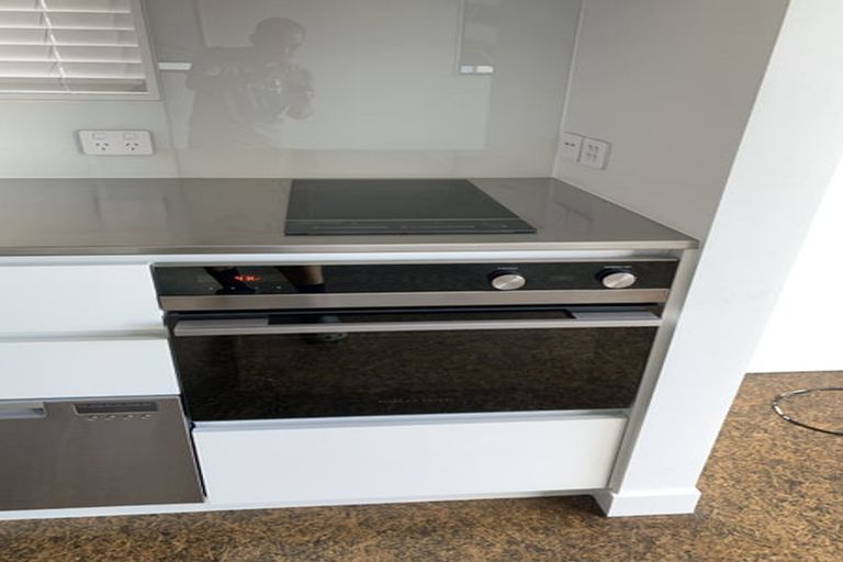 Photo of property in 14 City View Terrace, Birkenhead, Auckland, 0626