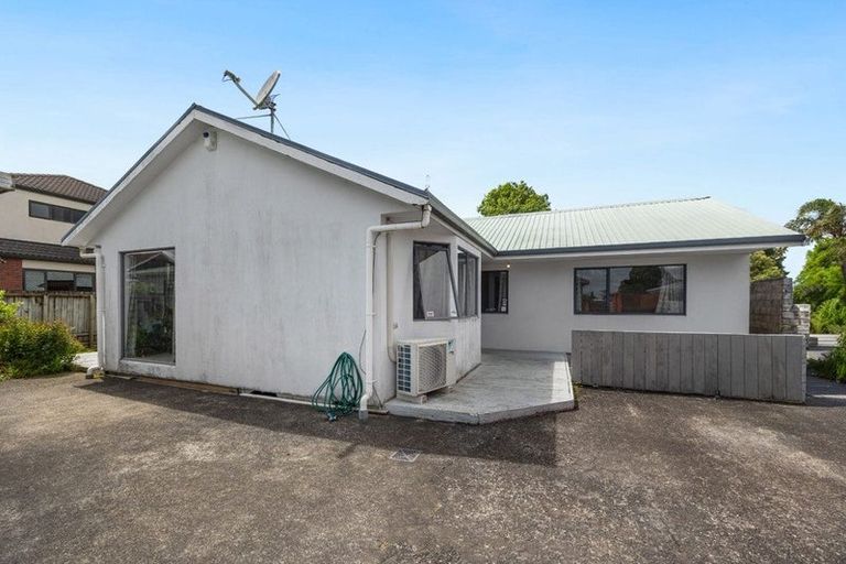 Photo of property in 2/49 Clevedon Road, Papakura, 2110
