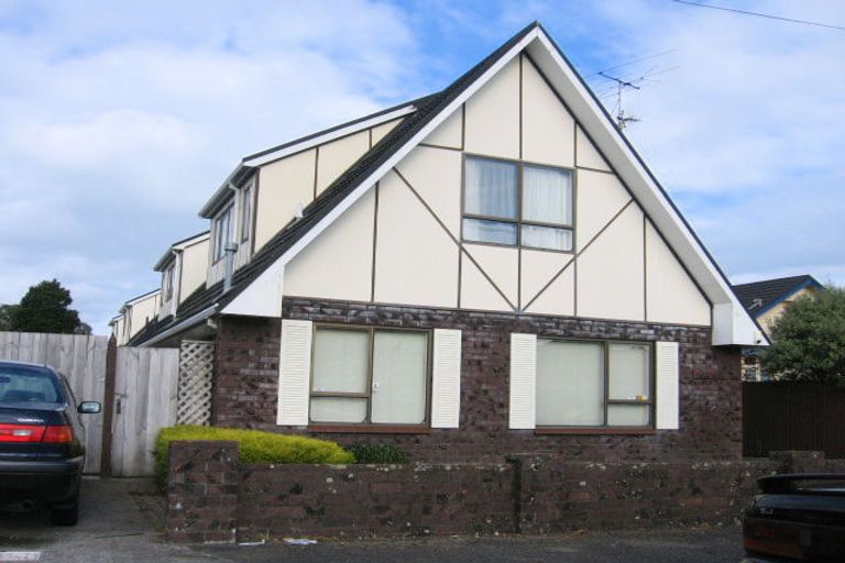 Photo of property in 2/45 Whites Line West, Woburn, Lower Hutt, 5010