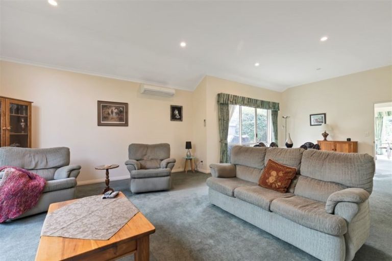 Photo of property in 34 Amesbury Drive, Churton Park, Wellington, 6037