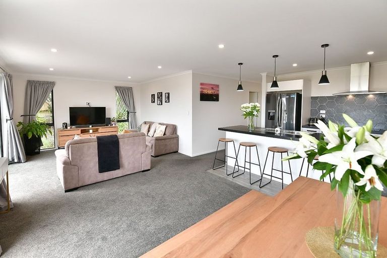 Photo of property in 35 St James Avenue, Helensville, 0800