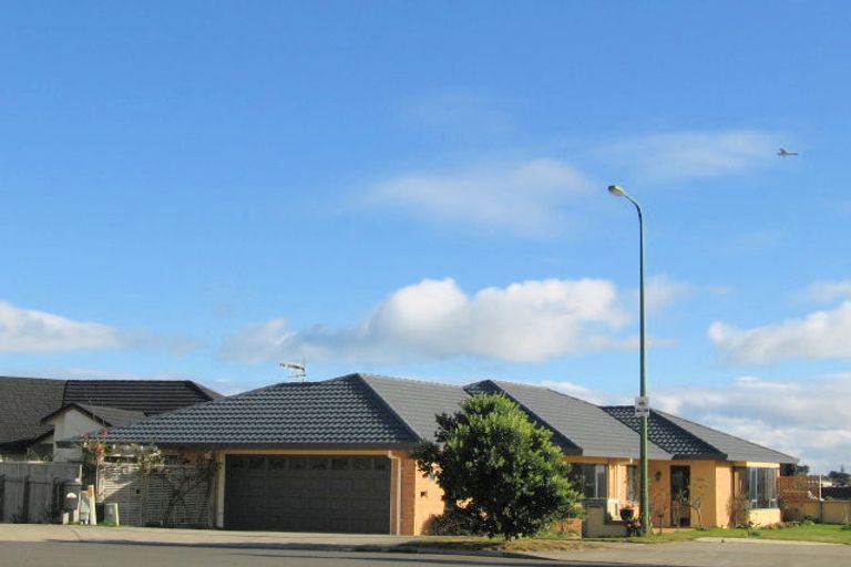 Photo of property in 32 Millennium Hill, Paraparaumu, 5032