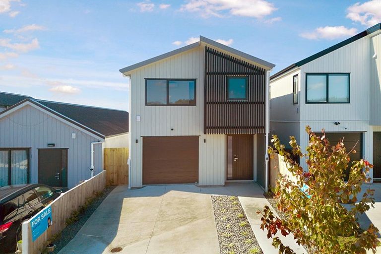 Photo of property in 52 Horokaka Street, Massey, 0614