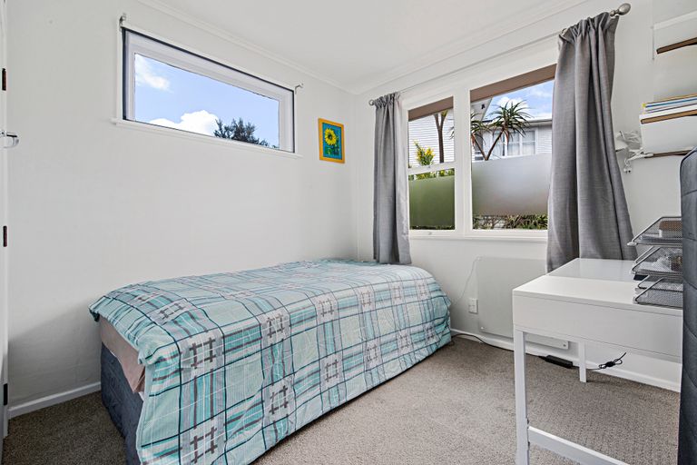 Photo of property in 88 Eskdale Road, Birkdale, Auckland, 0626
