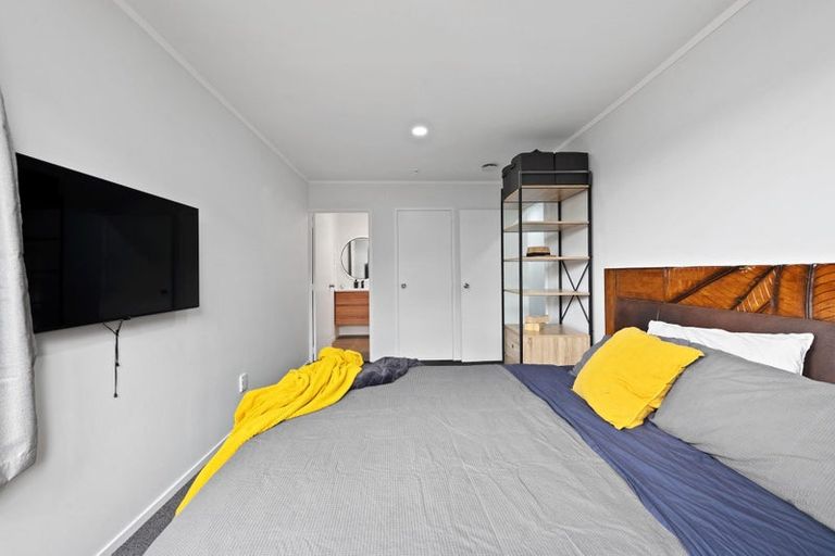 Photo of property in 6 Hamblyn Place, Ranui, Auckland, 0612