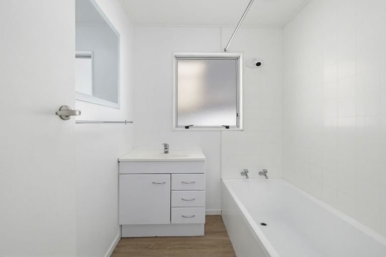 Photo of property in 26 Cumberland Place, Kelvin Grove, Palmerston North, 4414