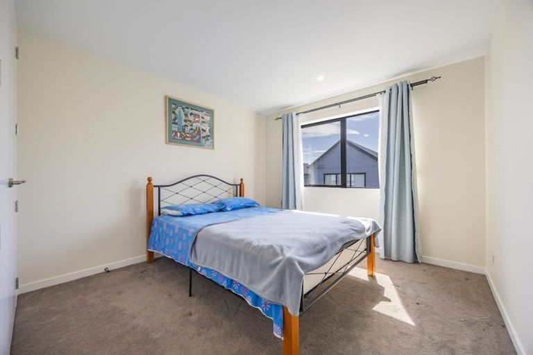 Photo of property in 16 Cara Avenue, Kumeu, 0810