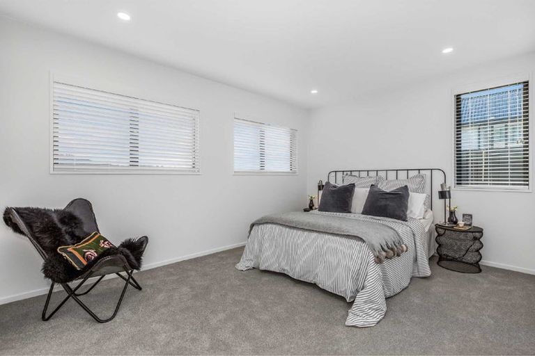 Photo of property in 33 Oakum Road, Whitby, Porirua, 5024
