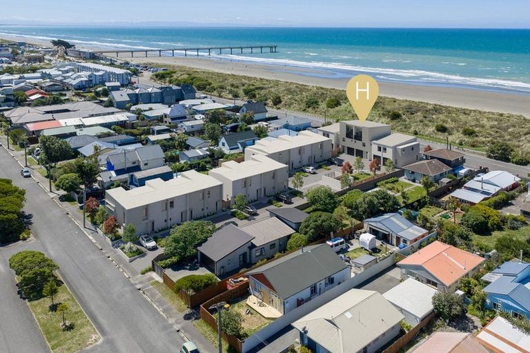 Photo of property in 255 Marine Parade, New Brighton, Christchurch, 8061