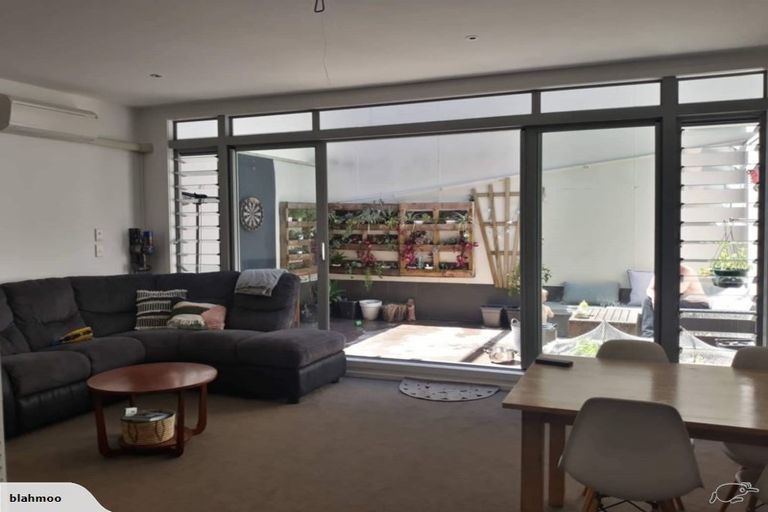 Photo of property in Las Olas De Cuba, 2/35 Torrens Terrace, Mount Cook, Wellington, 6011