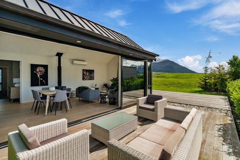 Photo of property in 8 Kokako Lane, Jacks Point, Queenstown, 9371