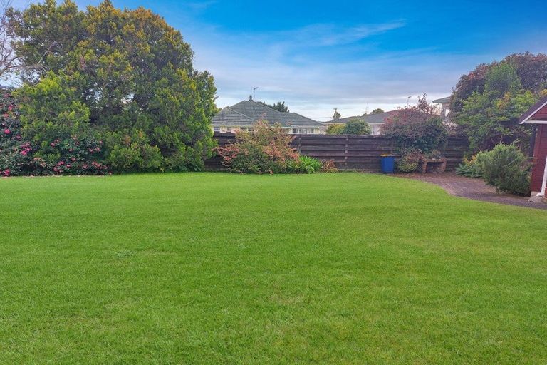 Photo of property in 7 Sunrise Lane, Te Atatu South, Auckland, 0610