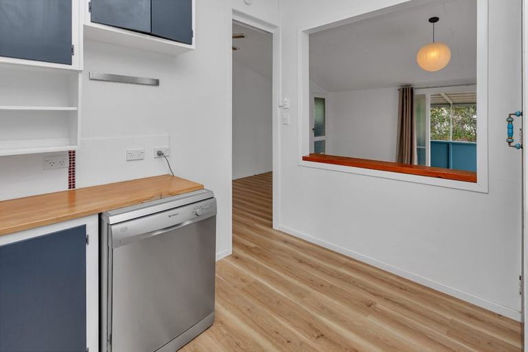 Photo of property in 31 Shearwater Street, One Tree Point, 0118