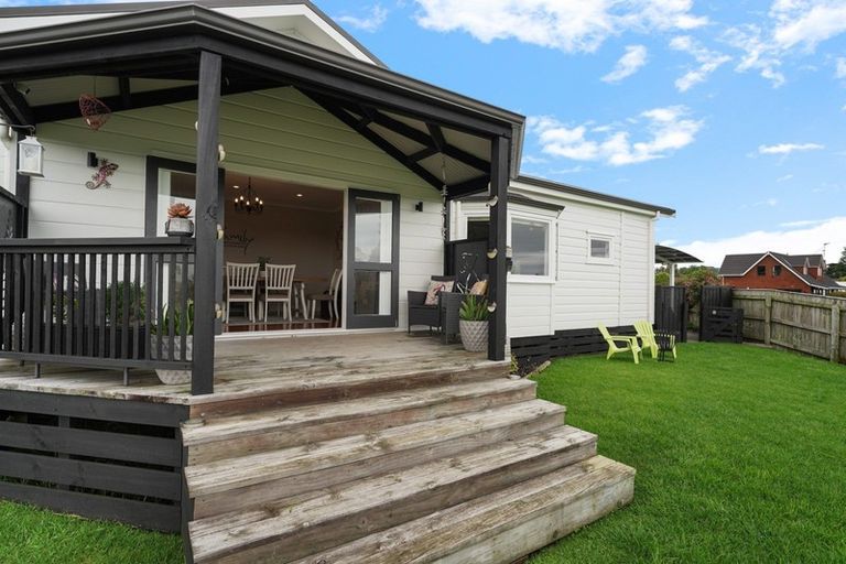 Photo of property in 2 Lambert Way, Paraparaumu, 5032