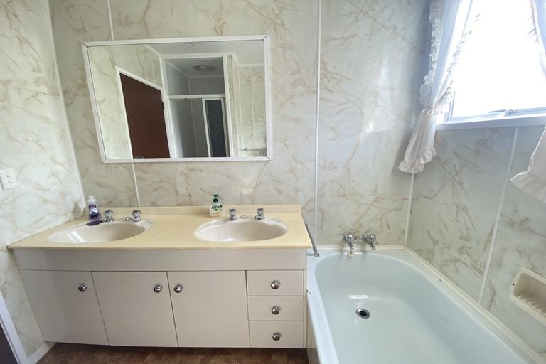 Photo of property in 2 Terra Nova Street, Glen Eden, Auckland, 0602