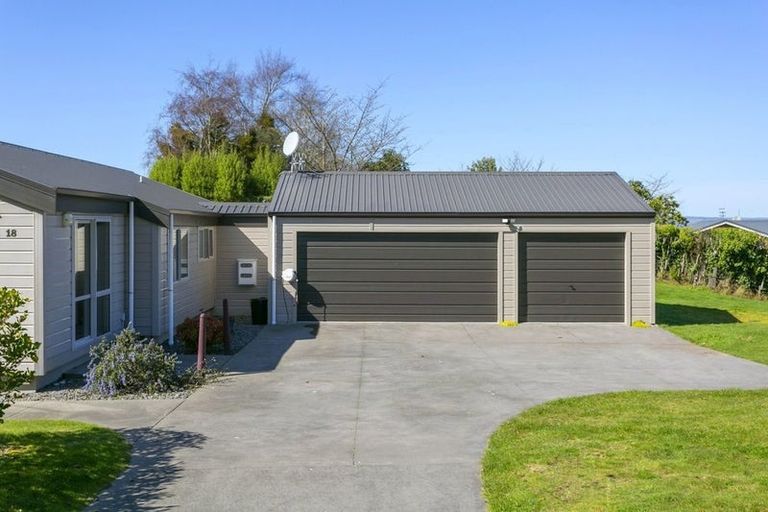 Photo of property in 18 Glen Mohr, Acacia Bay, Taupo, 3385