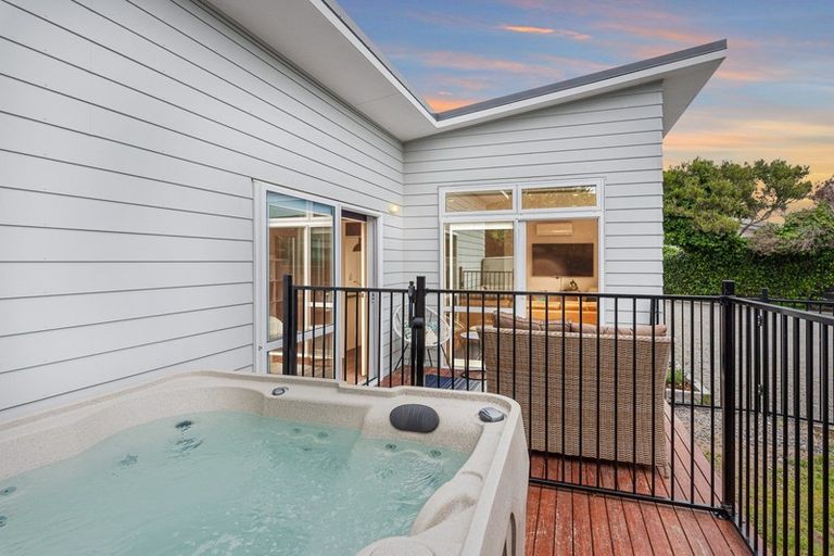 Photo of property in 5a Sharda Grove, Paraparaumu Beach, Paraparaumu, 5032