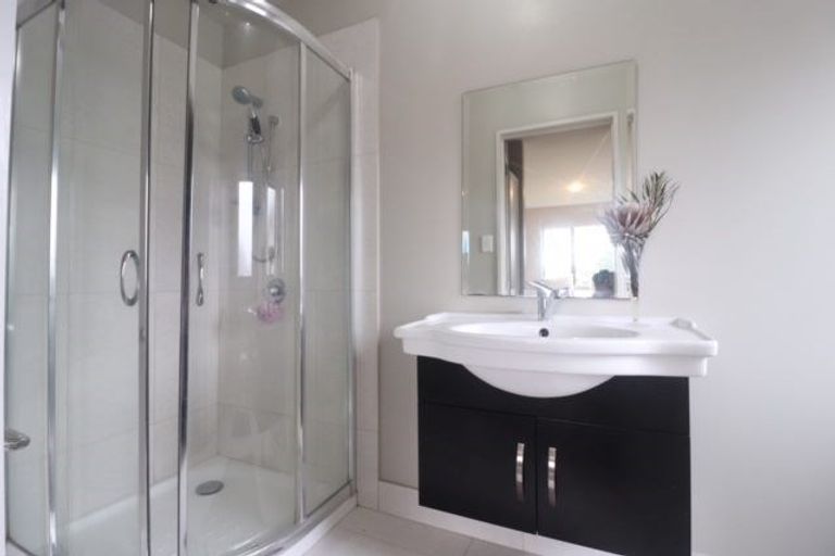 Photo of property in 12 Riverglade Parkway, Te Atatu South, Auckland, 0610