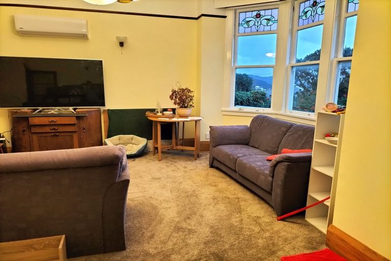 Photo of property in 12 Apuka Street, Brooklyn, Wellington, 6021