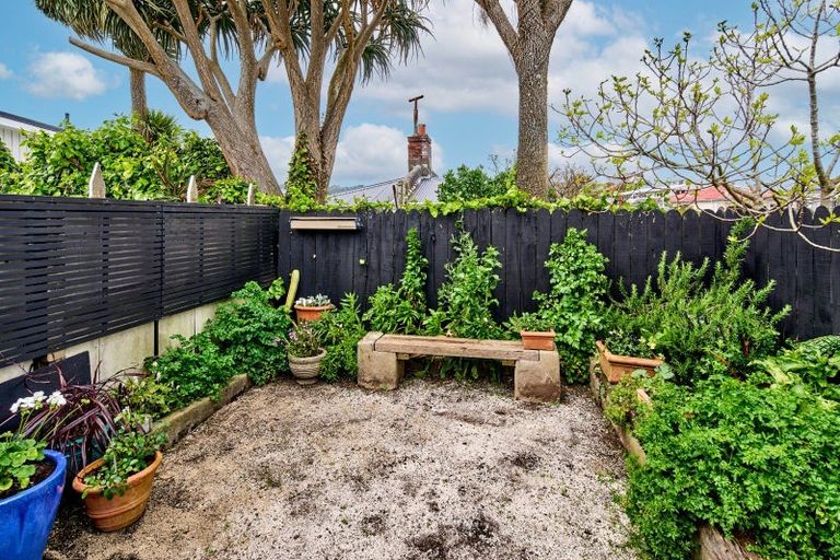 Photo of property in 11 Wright Street, Mount Cook, Wellington, 6021