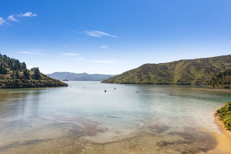 Photo of property in 31 Mccormicks Road, Whatamango Bay, Picton, 7281