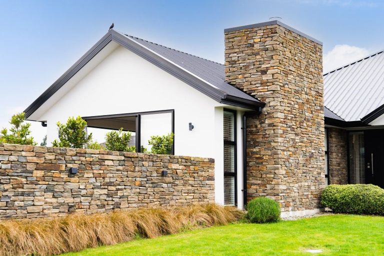 Photo of property in 18 Caledonia Drive, Mosgiel, 9024