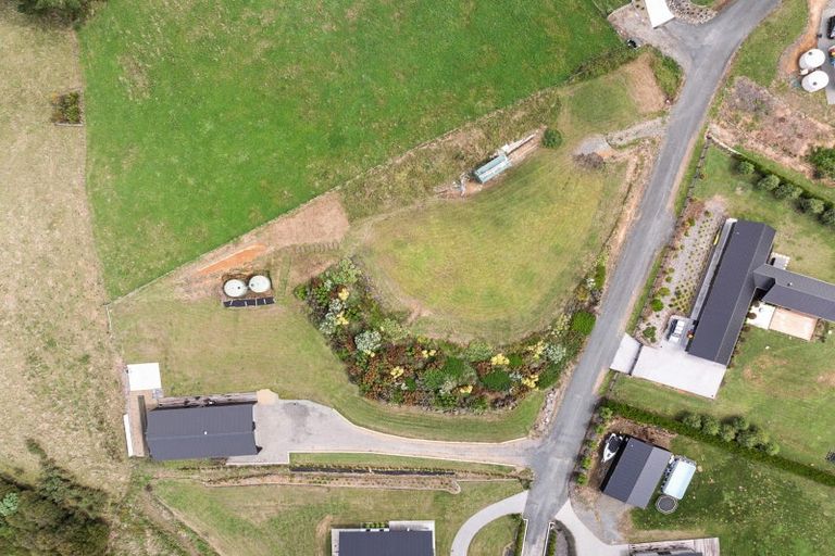 Photo of property in 8 Kahu Lane, Minden, 3176