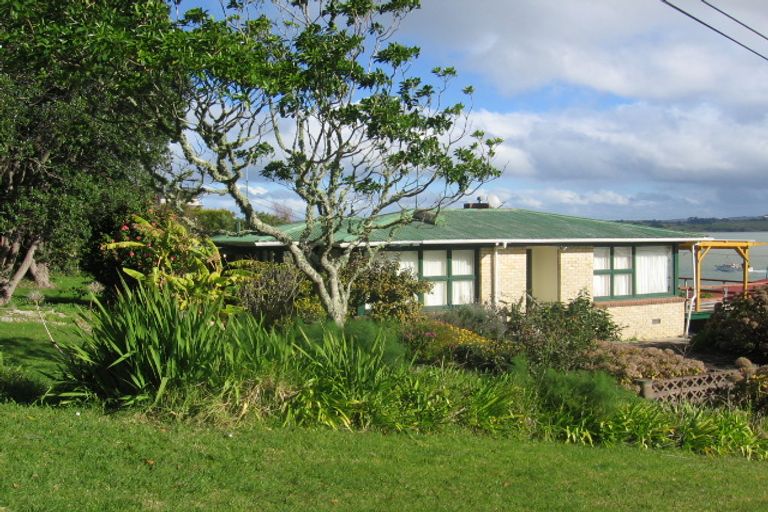 Photo of property in 5 Kaiwaka Road, Onerahi, Whangarei, 0110