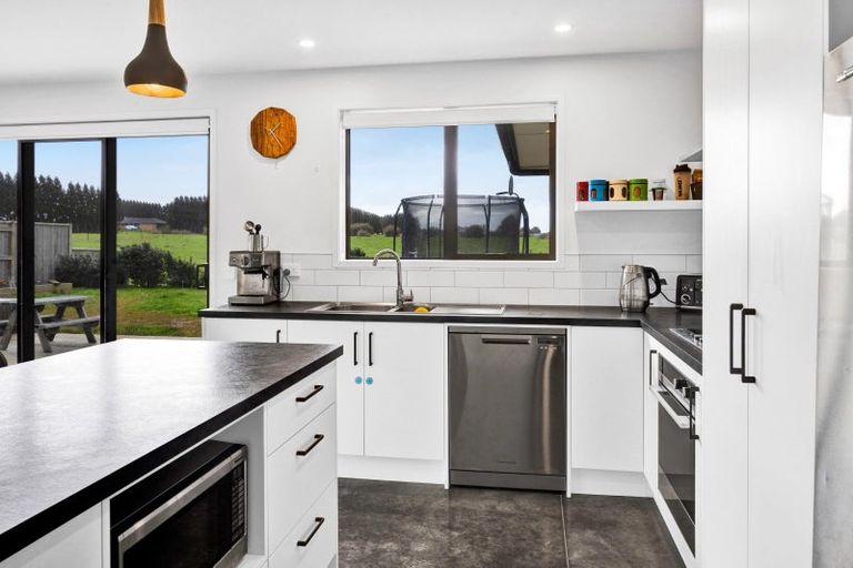 Photo of property in 1 Macbeth Street, Stratford, 4332