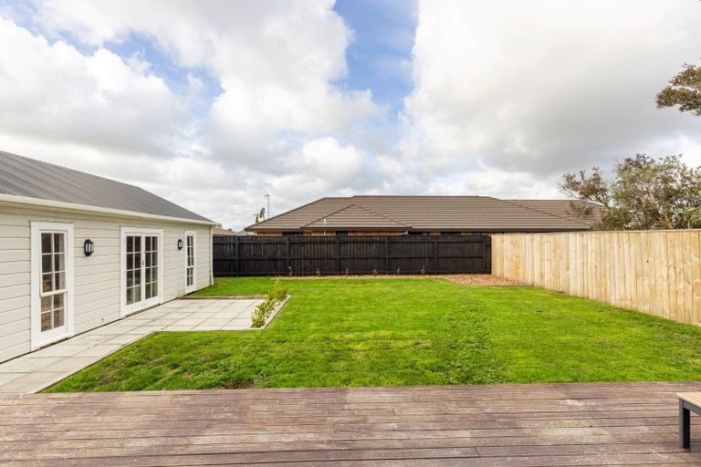 Photo of property in 17 Perrin Place, Kelvin Grove, Palmerston North, 4414