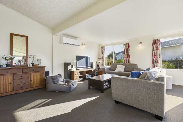 Photo of property in 37 Minaret Drive, Bucklands Beach, Auckland, 2014