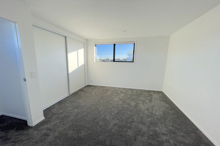 Photo of property in 1/10 Yeovil Road, Te Atatu Peninsula, Auckland, 0610