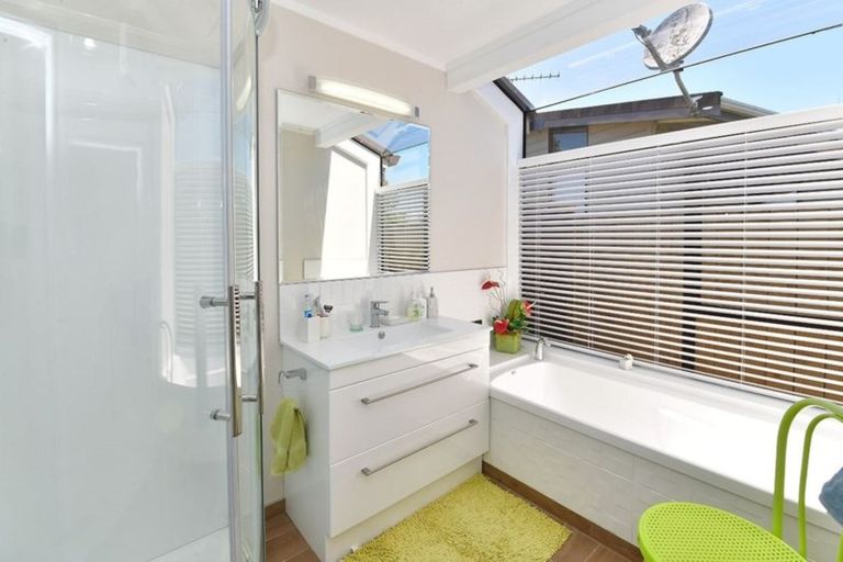 Photo of property in 59 Maygrove Drive, Orewa, 0931