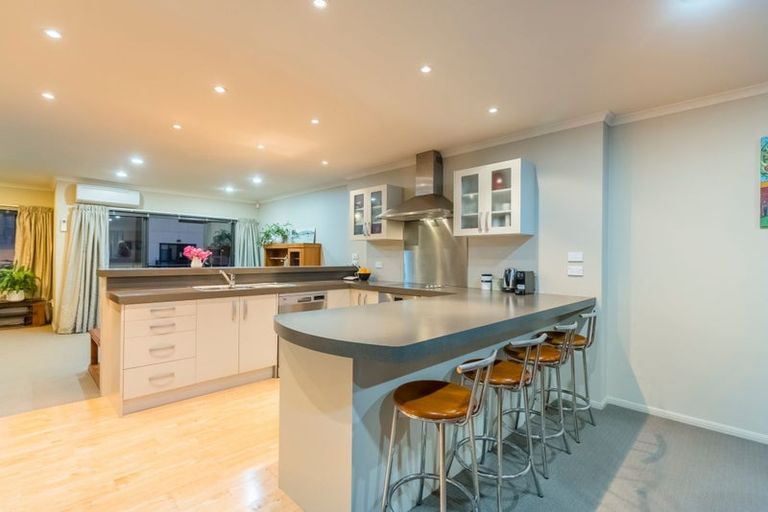 Photo of property in Te Kakariki Apartments, 5/5 Wellington Road, Paekakariki, 5034