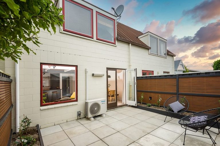 Photo of property in 2/62 Picton Avenue, Riccarton, Christchurch, 8011