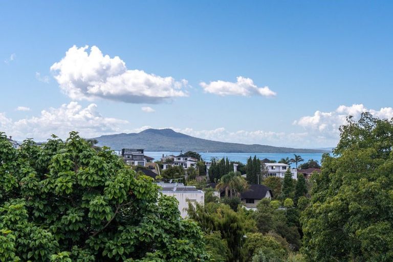 Photo of property in 50 Parr Terrace, Castor Bay, Auckland, 0620