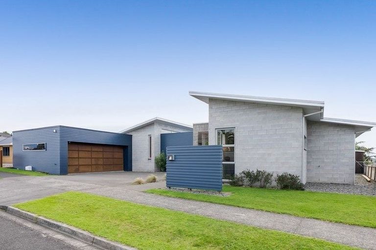 Photo of property in 61 Karamea Street, Whalers Gate, New Plymouth, 4310