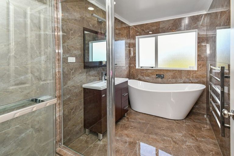 Photo of property in 4 Glasson Avenue, Flat Bush, Auckland, 2016