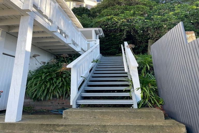 Photo of property in 29 Garden Road, Northland, Wellington, 6012