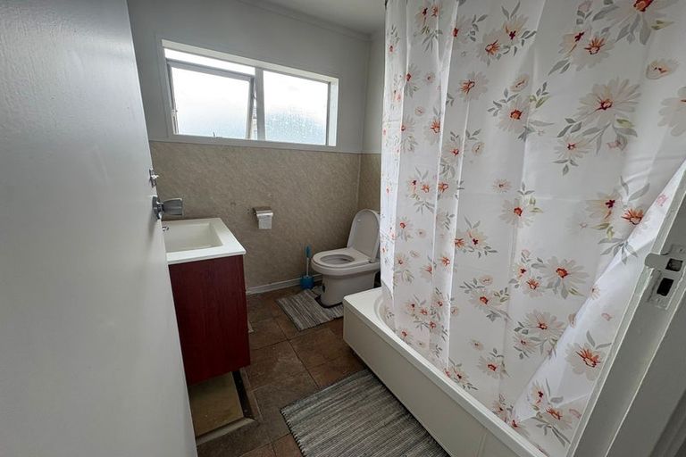 Photo of property in 2/54 Kenderdine Road, Papatoetoe, Auckland, 2025
