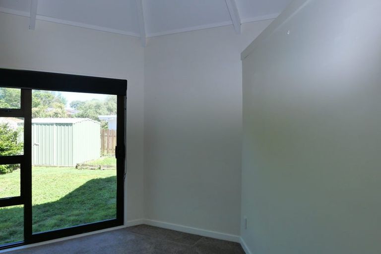 Photo of property in 3 Nugget Grove, Raumati Beach, Paraparaumu, 5032