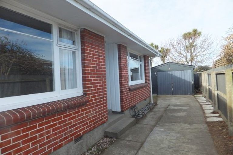 Photo of property in 2/12 Roslyn Avenue, Mairehau, Christchurch, 8052