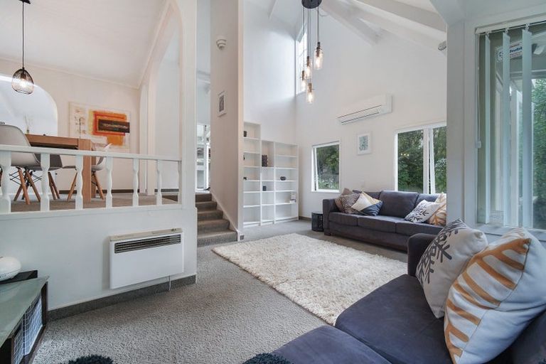 Photo of property in 1/22 Rangatira Road, Birkenhead, Auckland, 0626