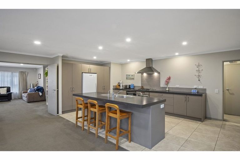 Photo of property in 8 Puketi Lane, Waiuku, 2123