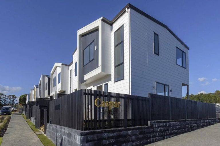 Photo of property in 10 Balthazar Road, Kumeu, 0810