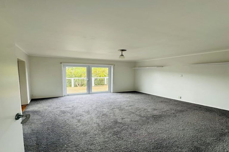 Photo of property in 92 Castor Bay Road, Castor Bay, Auckland, 0620