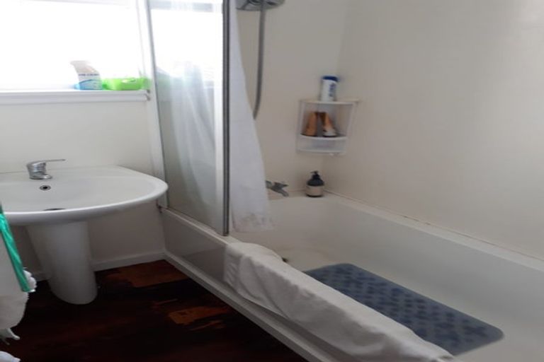 Photo of property in 6a Onewa Road, Northcote Point, Auckland, 0627
