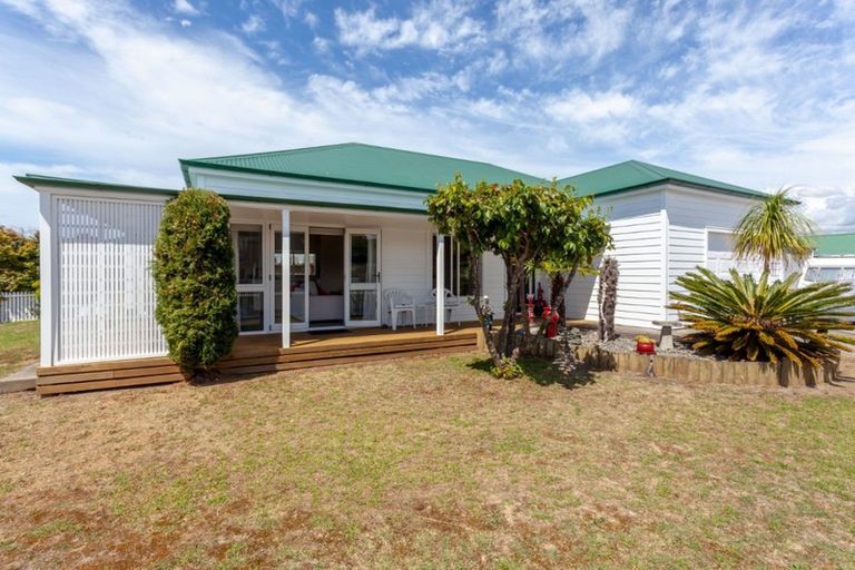Photo of property in 200 Mayfair Avenue, Whangamata, 3620