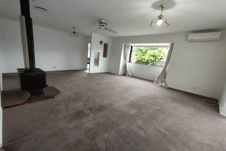 Photo of property in 74 Godley Road, Green Bay, Auckland, 0604